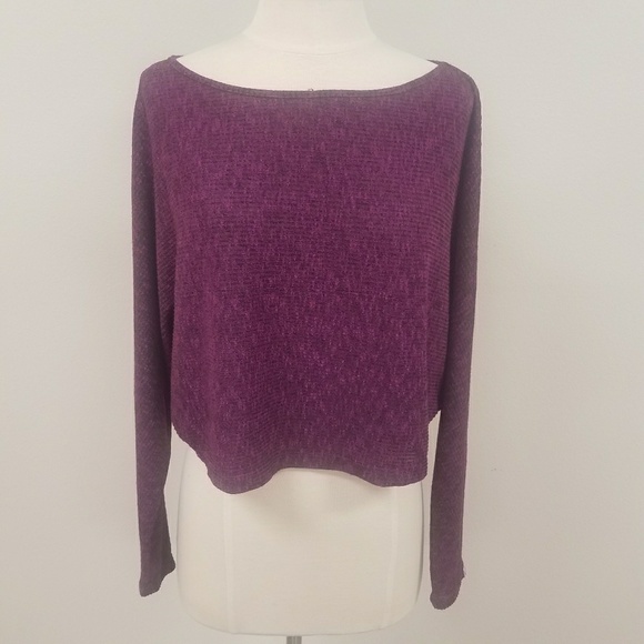 NWOT Silence and Noise magenta cropped top - Picture 4 of 7